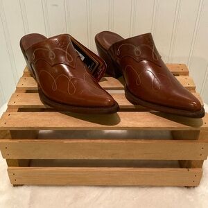 NWT Ariat Nikkie Leather Mules Size 6.5